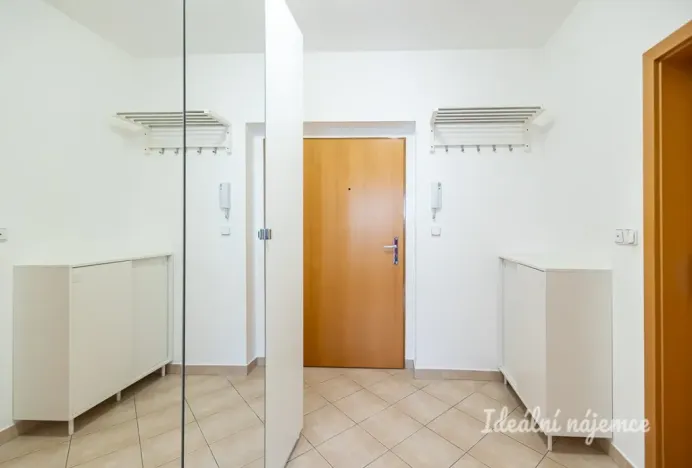 Pronájem bytu 1+kk, Praha - Kunratice, Za valem, 42 m2