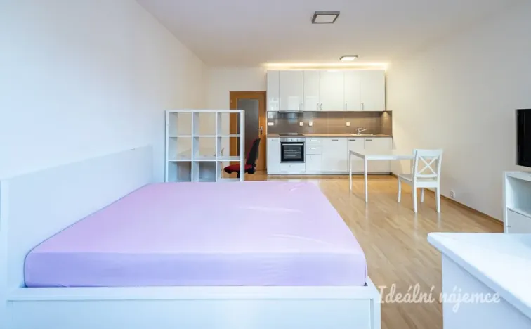 Pronájem bytu 1+kk, Praha - Kunratice, Za valem, 42 m2