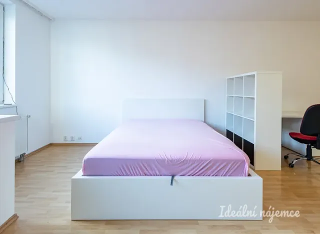 Pronájem bytu 1+kk, Praha - Kunratice, Za valem, 42 m2