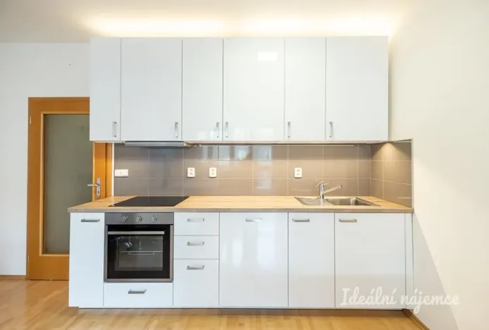 Pronájem bytu 1+kk, Praha - Kunratice, Za valem, 42 m2