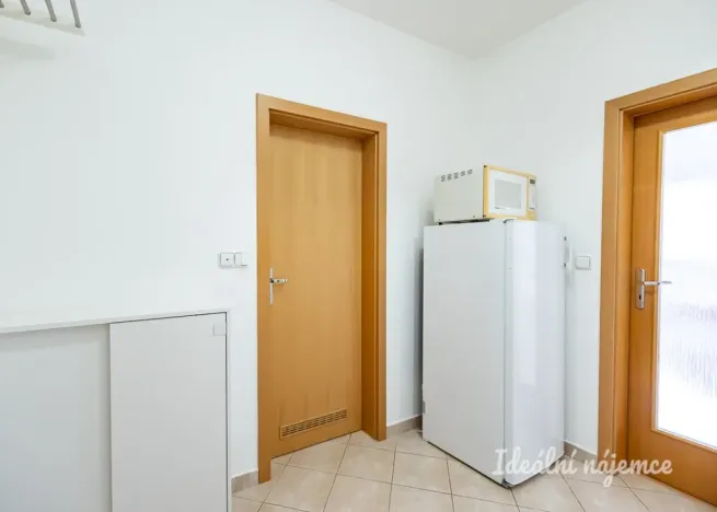 Pronájem bytu 1+kk, Praha - Kunratice, Za valem, 42 m2