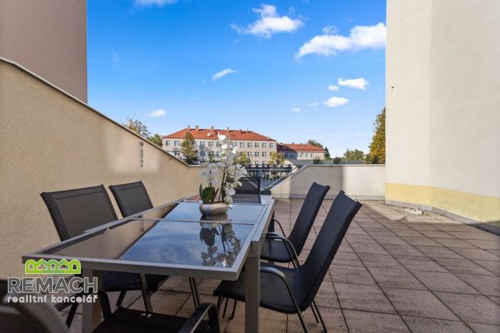 Pronájem bytu 2+kk, Náchod, Bartoňova, 61 m2