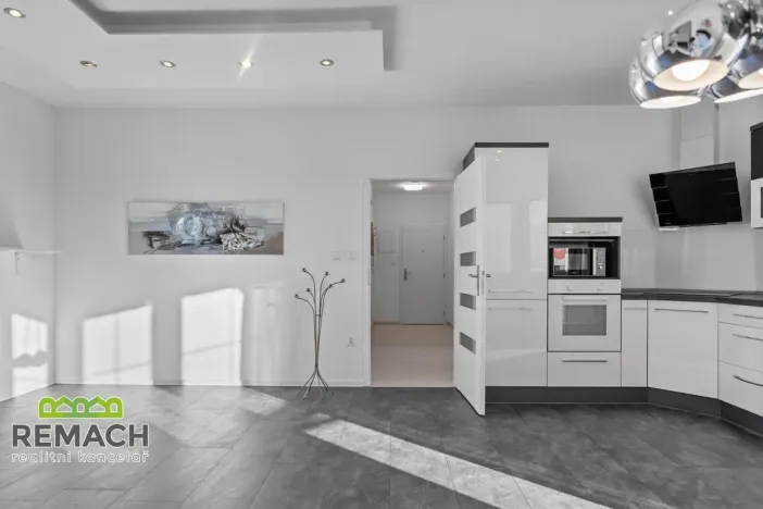 Pronájem bytu 2+kk, Náchod, Bartoňova, 61 m2