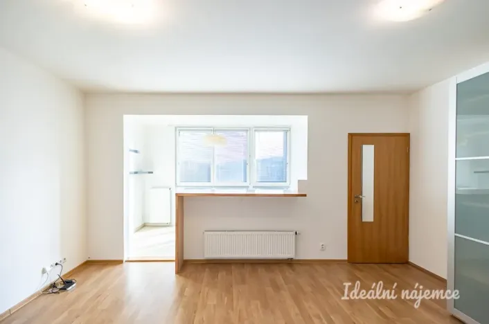 Pronájem bytu 2+kk, Praha - Hloubětín, Nademlejnská, 38 m2
