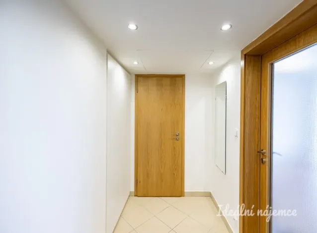 Pronájem bytu 2+kk, Praha - Hloubětín, Nademlejnská, 38 m2