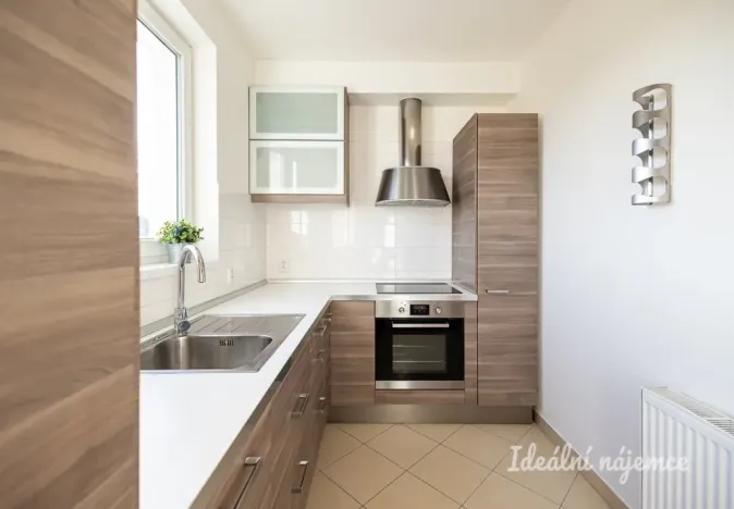 Pronájem bytu 2+kk, Praha - Hloubětín, Nademlejnská, 38 m2