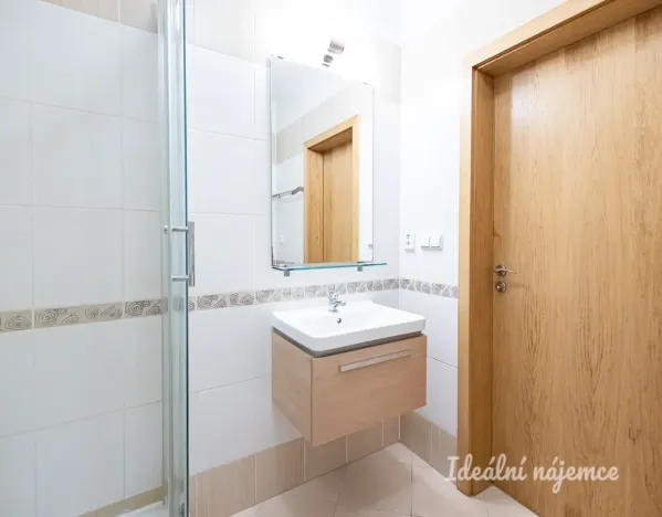 Pronájem bytu 2+kk, Praha - Hloubětín, Nademlejnská, 38 m2
