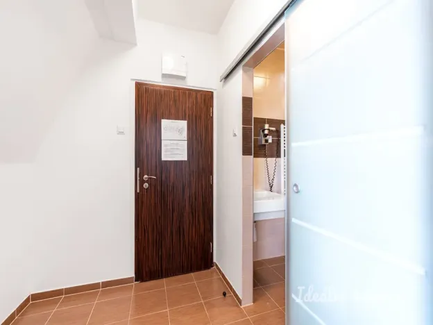 Pronájem bytu 1+kk, Praha - Suchdol, Suchdolské náměstí, 18 m2