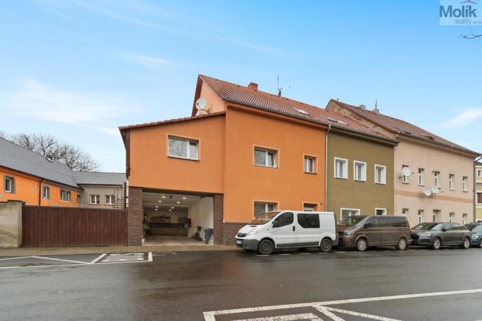 Prodej rodinného domu, Hostomice, Školní náměstí, 345 m2