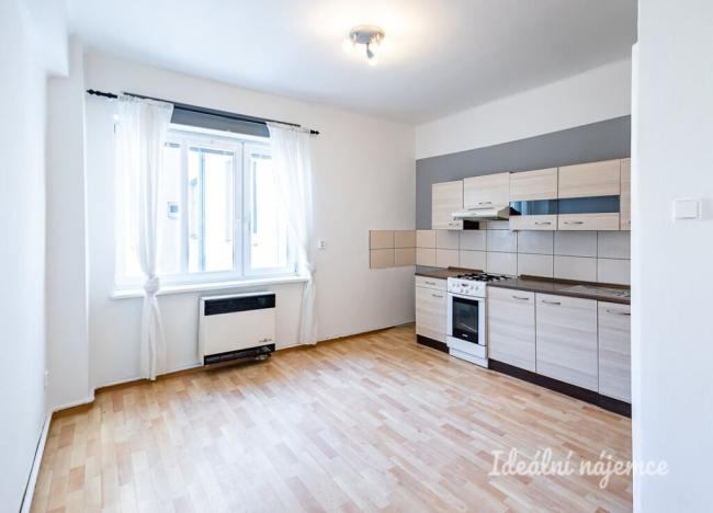 Pronájem bytu 2+kk, Praha - Žižkov, Jeseniova, 45 m2