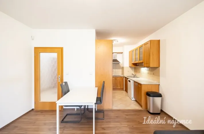 Pronájem bytu 2+kk, Praha - Záběhlice, Velenovského, 53 m2