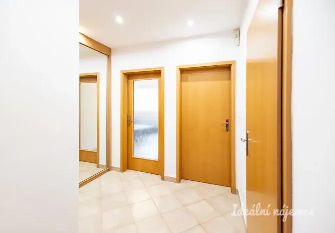 Pronájem bytu 2+kk, Praha - Záběhlice, Velenovského, 53 m2