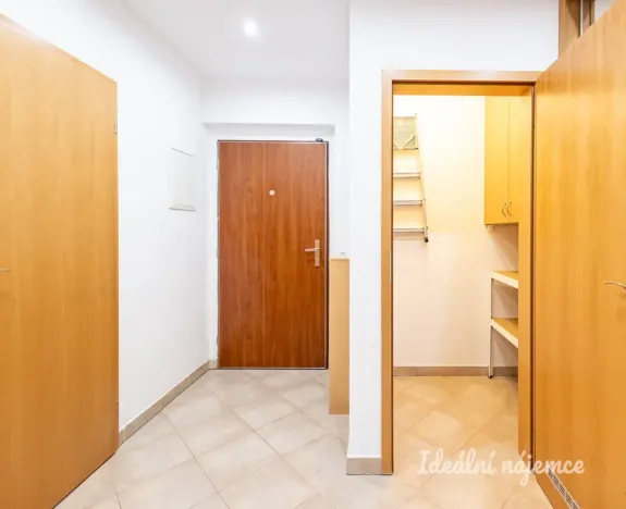 Pronájem bytu 2+kk, Praha - Záběhlice, Velenovského, 53 m2