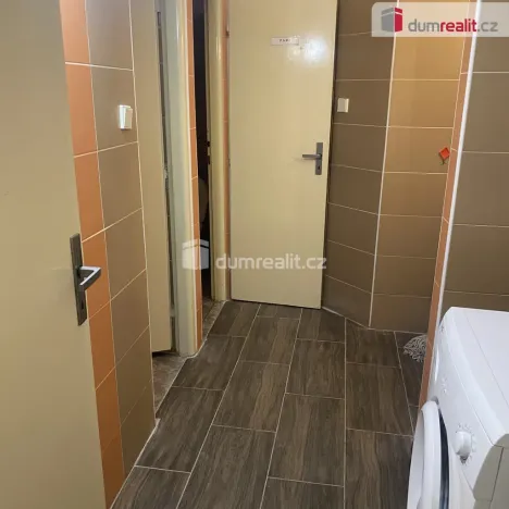 Pronájem bytu 1+kk, Praha - Kobylisy, Zenklova, 19 m2