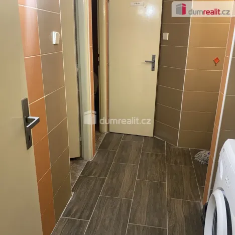 Pronájem bytu 1+kk, Praha - Kobylisy, Zenklova, 19 m2