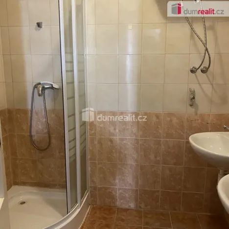 Pronájem bytu 1+kk, Praha - Kobylisy, Zenklova, 19 m2