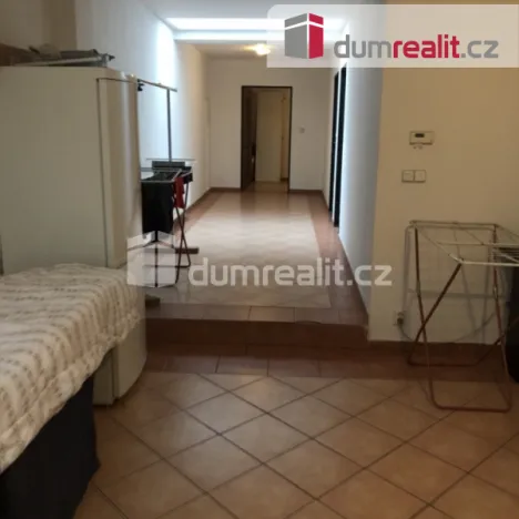 Pronájem bytu 1+kk, Praha - Hostavice, Pilská, 21 m2