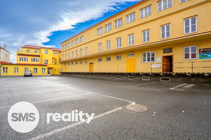 Pronájem kanceláře, Krnov - Pod Bezručovým vrchem, Revoluční, 328 m2