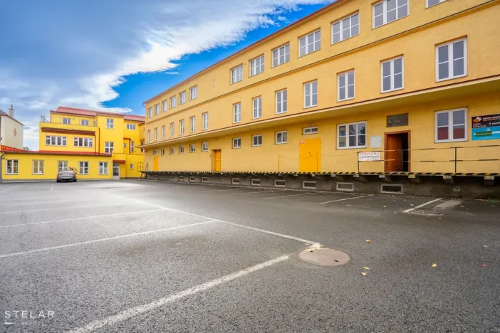 Pronájem kanceláře, Krnov - Pod Bezručovým vrchem, Revoluční, 328 m2
