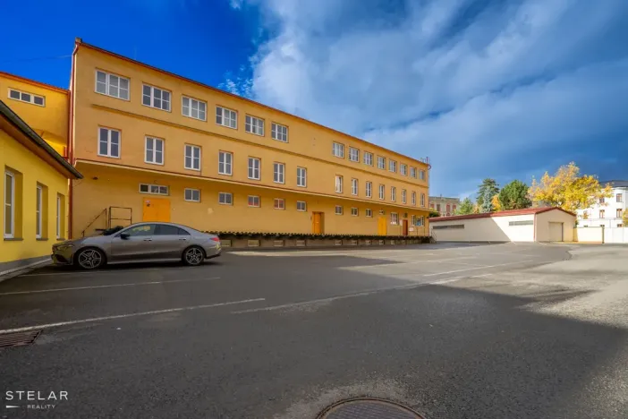 Pronájem kanceláře, Krnov - Pod Bezručovým vrchem, Revoluční, 328 m2