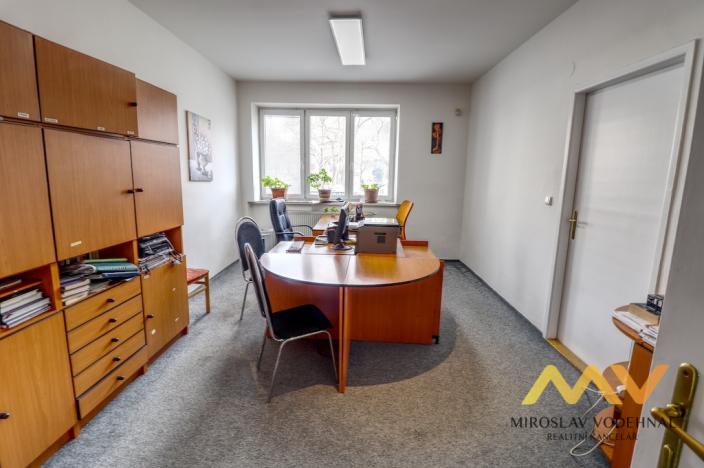 Pronájem kanceláře, Hradec Králové, náměstí 5. května, 110 m2