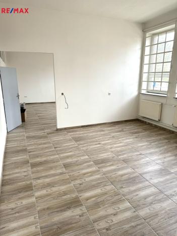 Pronájem obchodního prostoru, Třebíč - Nové Dvory, Viktorinova, 267 m2
