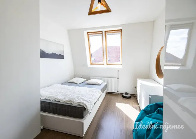 Pronájem bytu 2+kk, Praha - Žižkov, Biskupcova, 44 m2