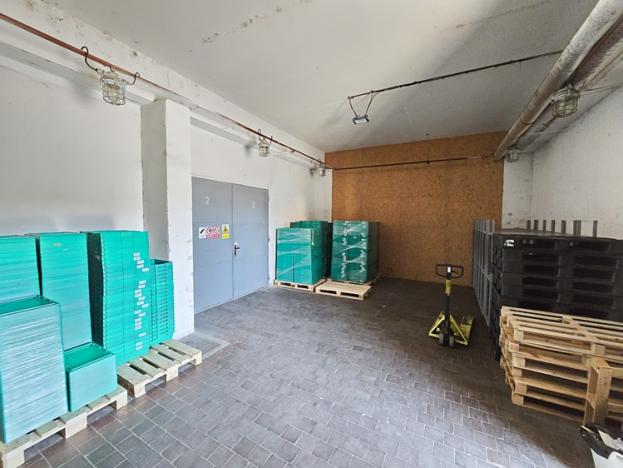 Pronájem skladu, Zlín, třída 3. května, 211 m2