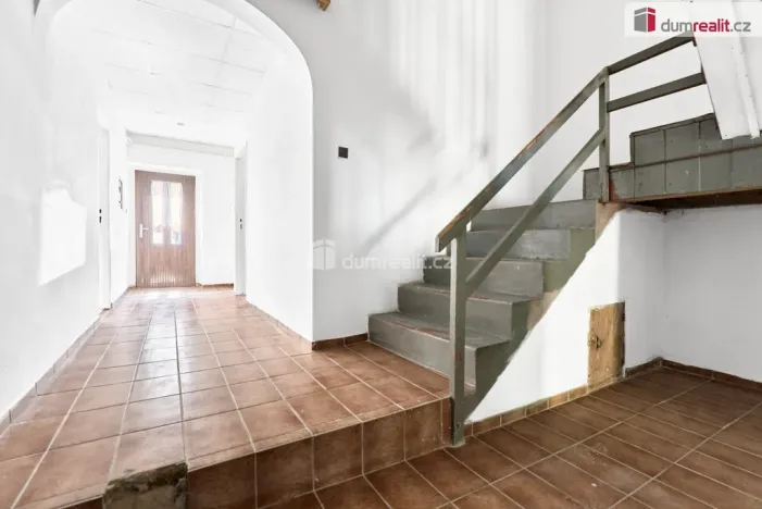 Prodej rodinného domu, Bečov nad Teplou, nám. 5. května, 246 m2