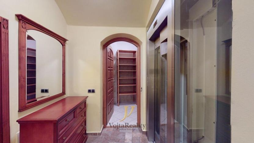 Pronájem atypického bytu, Olomouc, Purkrabská, 360 m2