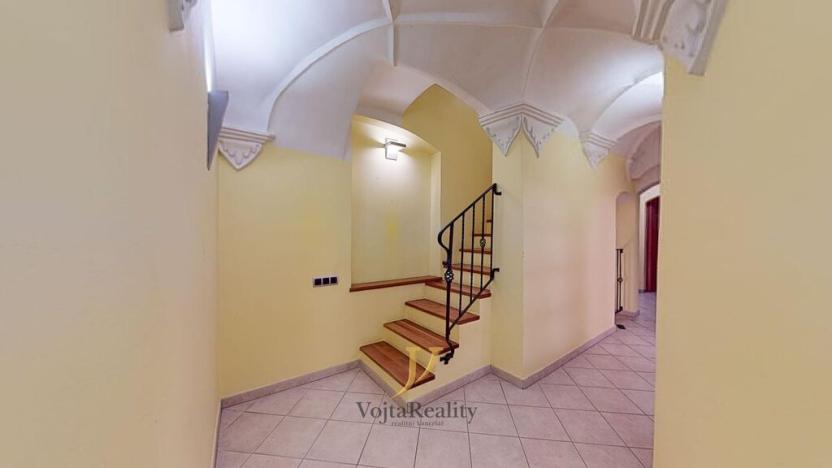 Pronájem atypického bytu, Olomouc, Purkrabská, 360 m2