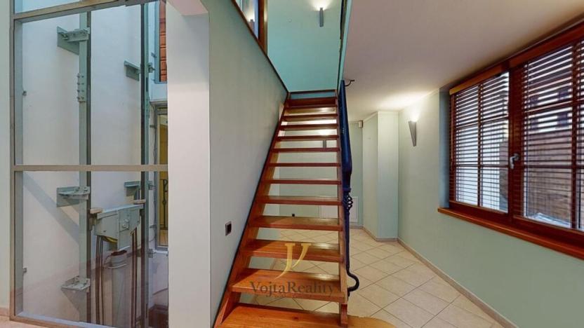 Pronájem atypického bytu, Olomouc, Purkrabská, 360 m2