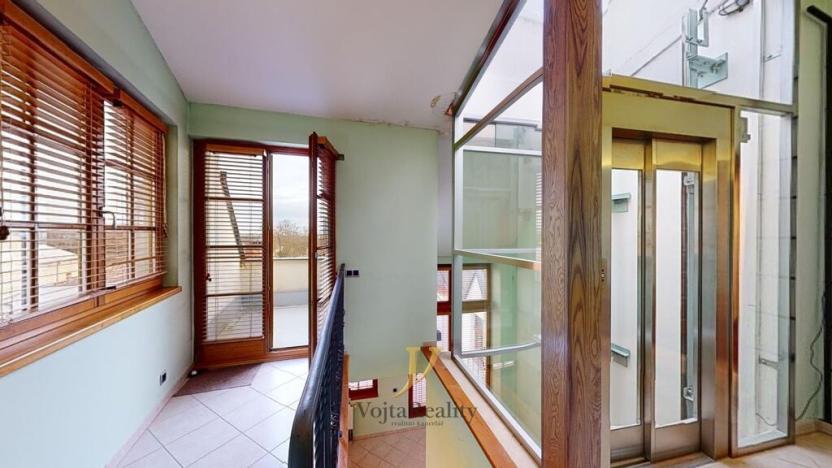 Pronájem atypického bytu, Olomouc, Purkrabská, 360 m2