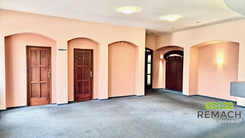 Pronájem kanceláře, Kunovice, V Grni, 197 m2