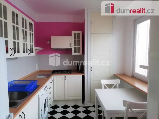 Pronájem bytu 1+1, Kralupy nad Vltavou - Lobeček, nám. Mládežníků, 38 m2