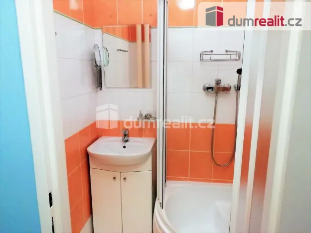 Pronájem bytu 1+1, Kralupy nad Vltavou - Lobeček, nám. Mládežníků, 38 m2