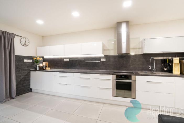 Prodej obchodního prostoru, Český Krumlov, Nádražní, 2656 m2