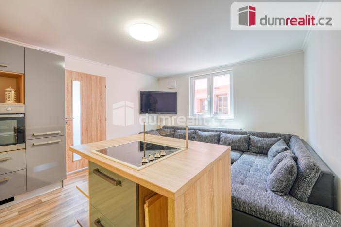 Prodej rodinného domu, Lenešice, Komenského, 287 m2