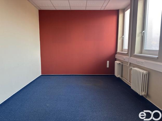 Pronájem kanceláře, Hradec Králové, Bratří Štefanů, 360 m2