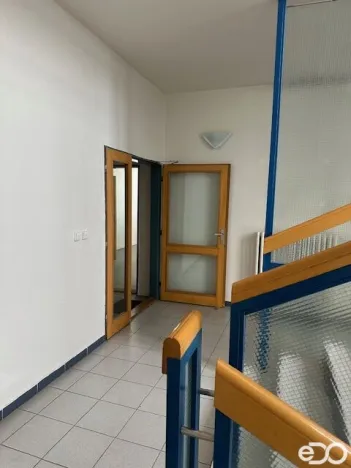 Pronájem kanceláře, Hradec Králové, Bratří Štefanů, 360 m2