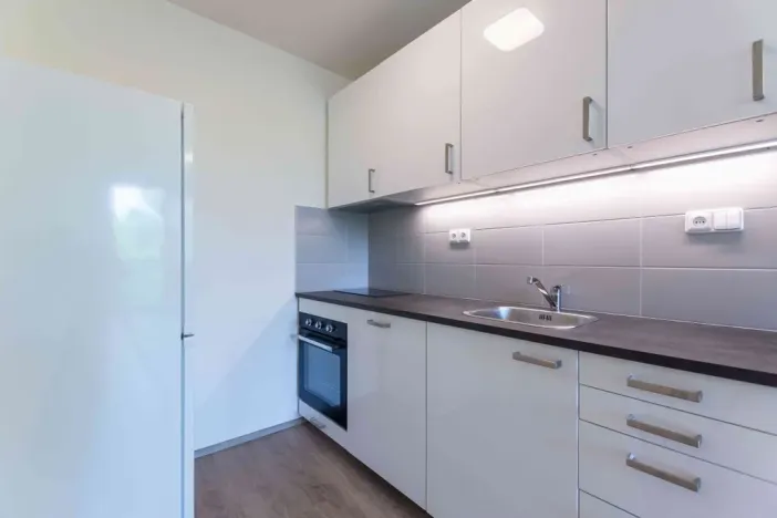 Pronájem bytu 2+kk, Praha - Kobylisy, Mirovická, 39 m2