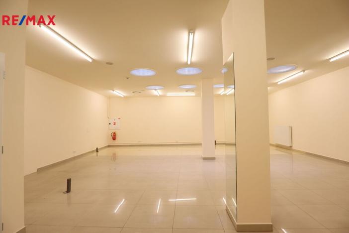 Pronájem komerční nemovitosti, Karlovy Vary, Divadelní náměstí, 100 m2