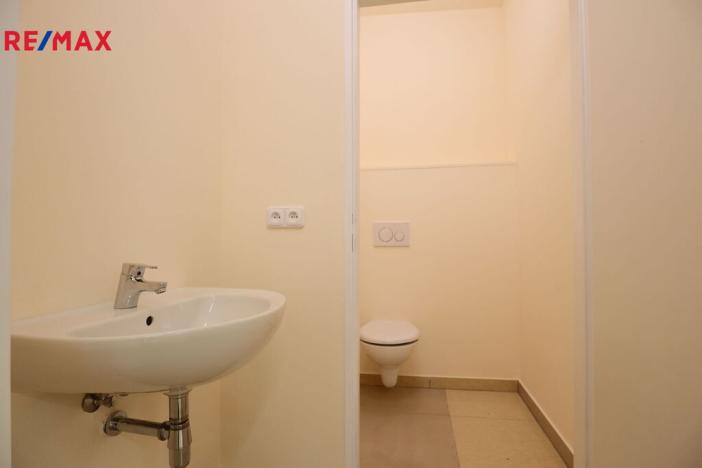 Pronájem komerční nemovitosti, Karlovy Vary, Divadelní náměstí, 100 m2