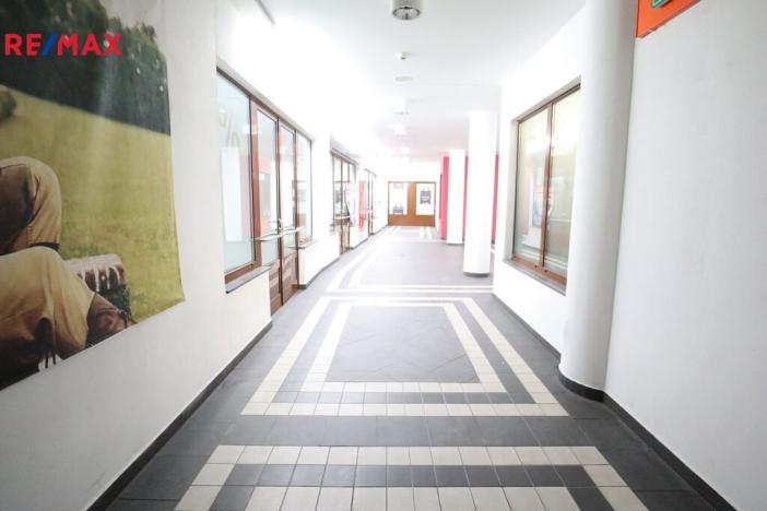 Pronájem komerční nemovitosti, Karlovy Vary, Divadelní náměstí, 100 m2