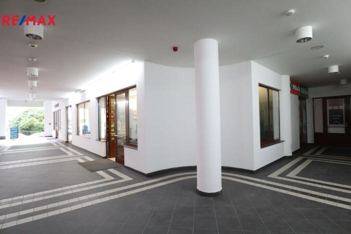 Pronájem komerční nemovitosti, Karlovy Vary, Divadelní náměstí, 100 m2