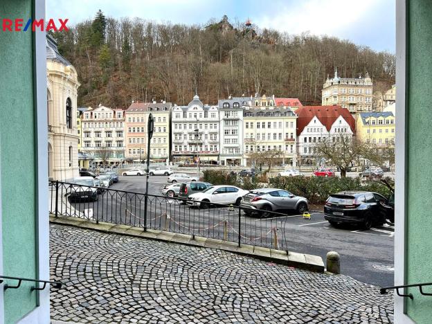 Pronájem komerční nemovitosti, Karlovy Vary, Divadelní náměstí, 100 m2