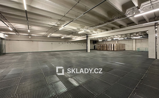 Pronájem skladu, Hradec Králové, 5330 m2