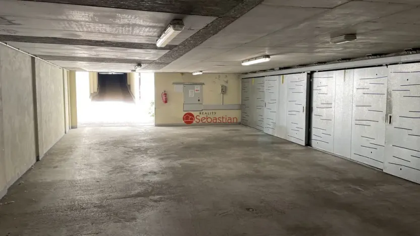 Pronájem garáže, Praha - Vinohrady, Ruská, 16 m2