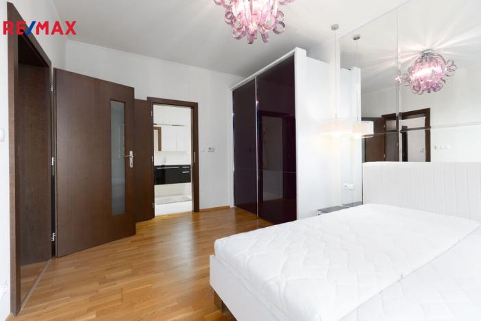 Prodej bytu 2+kk, Karlovy Vary, Libušina, 70 m2