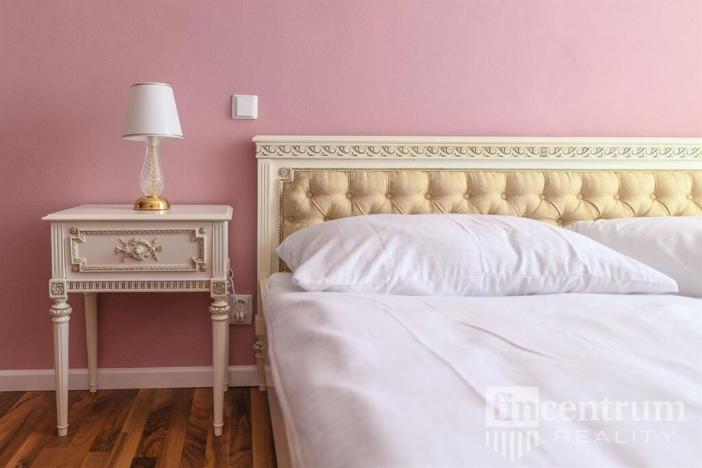 Prodej historického objektu, Telč, náměstí Zachariáše z Hradce, 800 m2